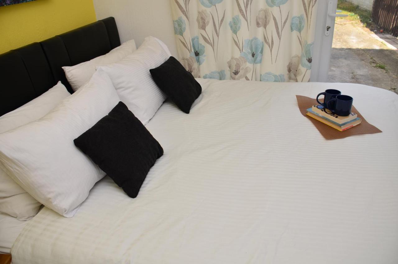 Sm Dreams Unlimited Serviced Accommodation- Stanwell-Staines-Heathrow Exterior photo